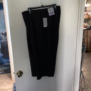 Capris black size 16